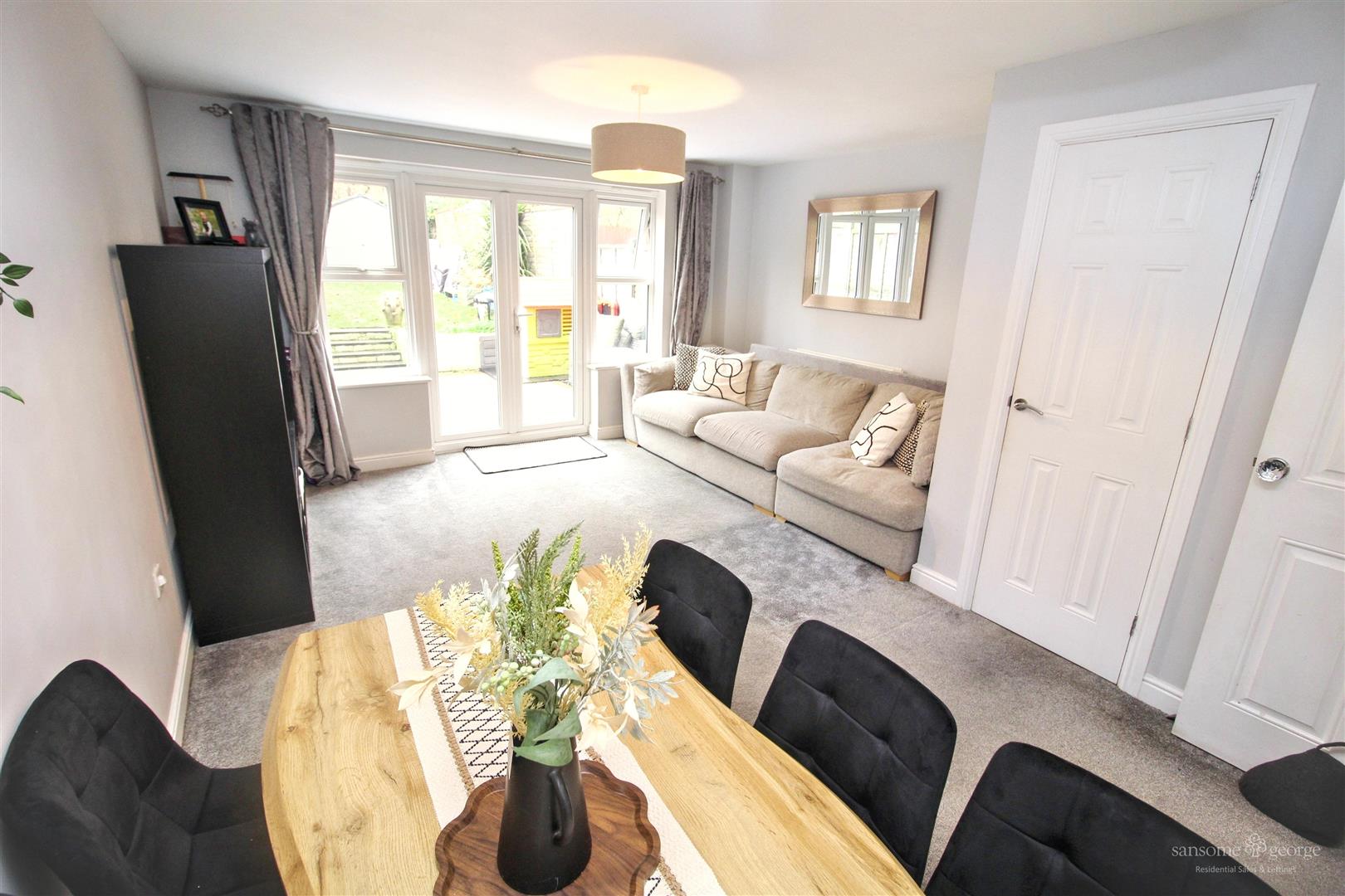 3 bed property in Pryor Close, Reading